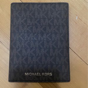 EUC- Michael Kors Passport Wallet